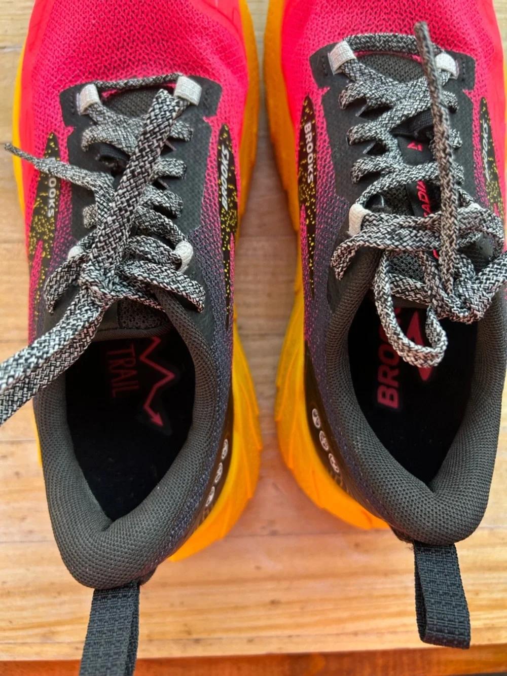 Brooks Cascadia 17 Diva Pink Black Lemon Women's 6.5 Running Shoes Sneakers - Picture 6 of 8